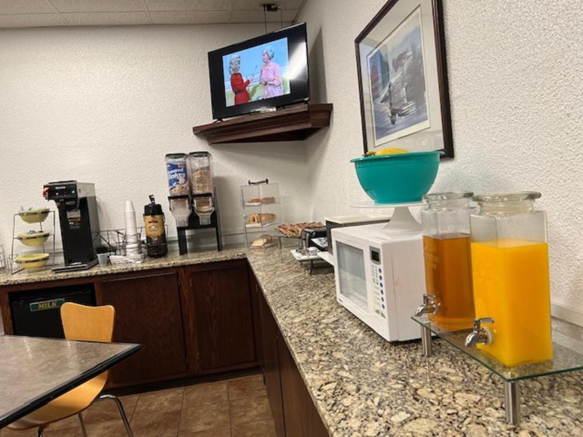 Posh Inn & Suites Wisconsin Rapids Eksteriør billede