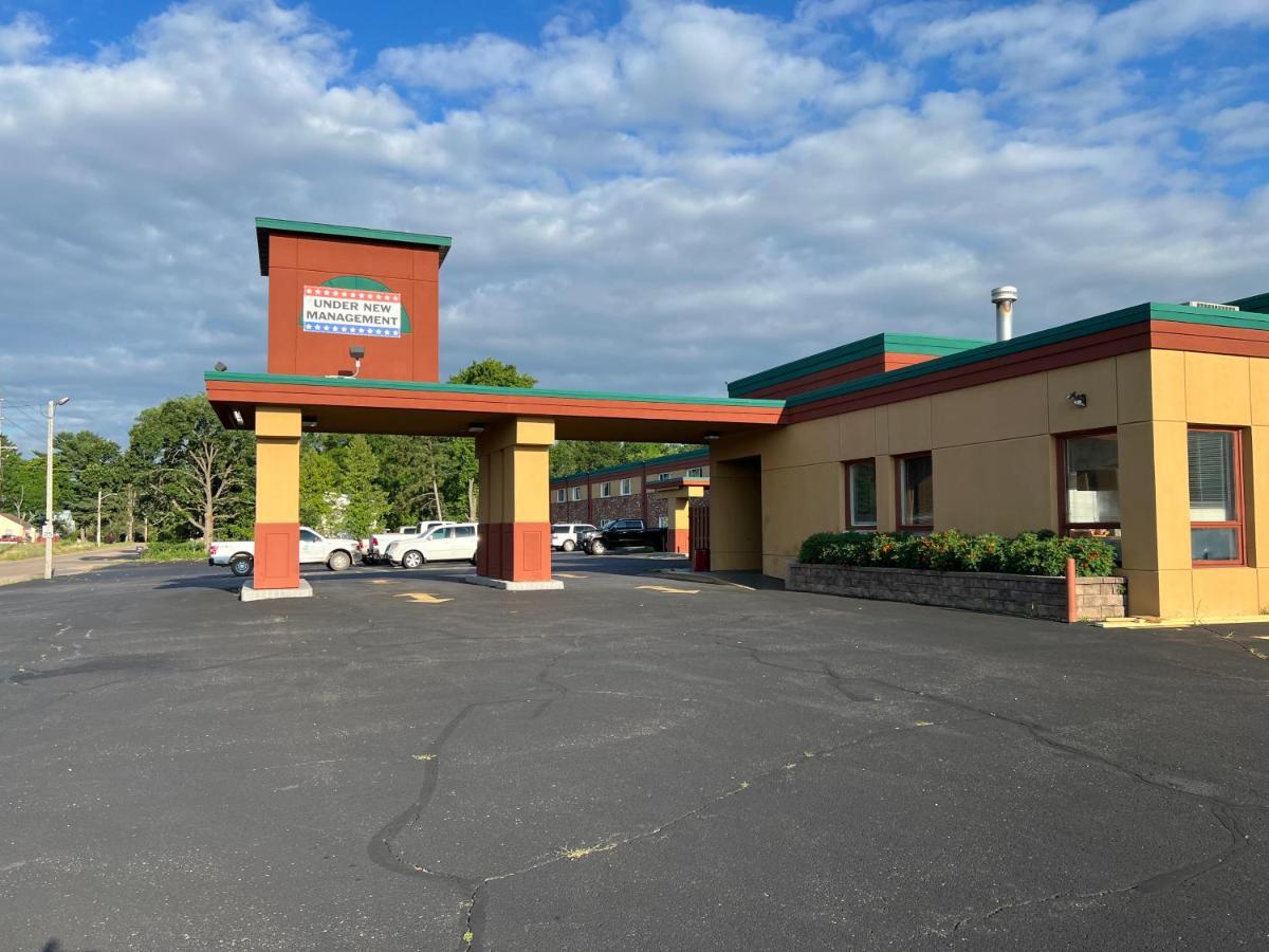Posh Inn & Suites Wisconsin Rapids Eksteriør billede