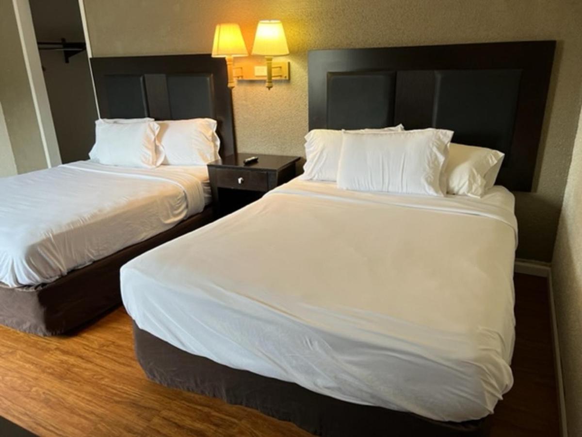 Posh Inn & Suites Wisconsin Rapids Eksteriør billede