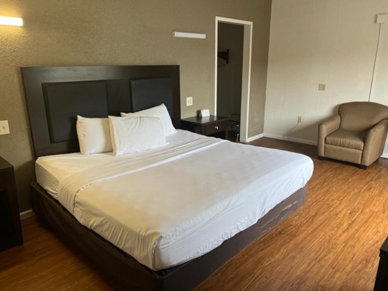 Posh Inn & Suites Wisconsin Rapids Værelse billede
