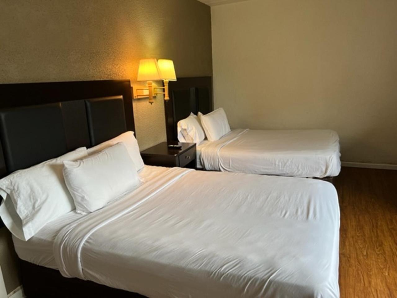 Posh Inn & Suites Wisconsin Rapids Værelse billede